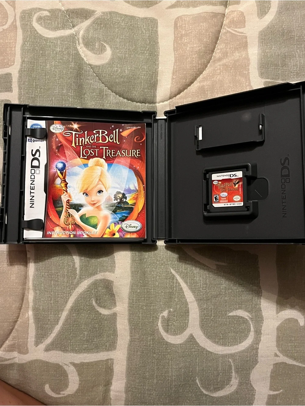 Disney Tinker Bell and the Lost Treasure - Red Cover